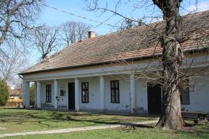 300px-borsosbereny_tihanyi_kuria.jpg